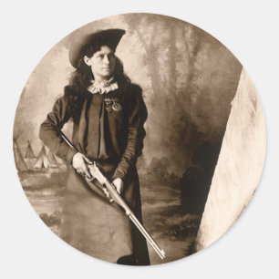 Sticker Rond Miss Annie Oakley avec pistolet, Portrait photo Vi