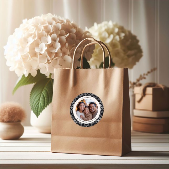 Sticker Rond Modern Black & White Photo Christmas (Neutral Snowflake Modern Christmas Round Sticker black)