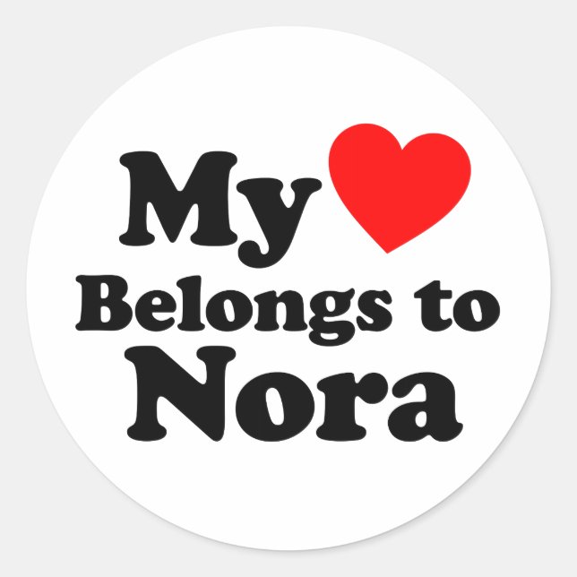 Sticker Rond Mon coeur appartient à Nora (Devant)
