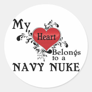 Sticker Rond Mon coeur appartient à un Nuke de la Marine