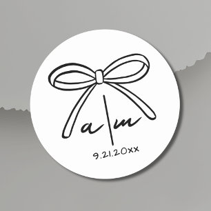 Sticker Rond Monogramme de mariage fantaisiste à l'arc dessiné 