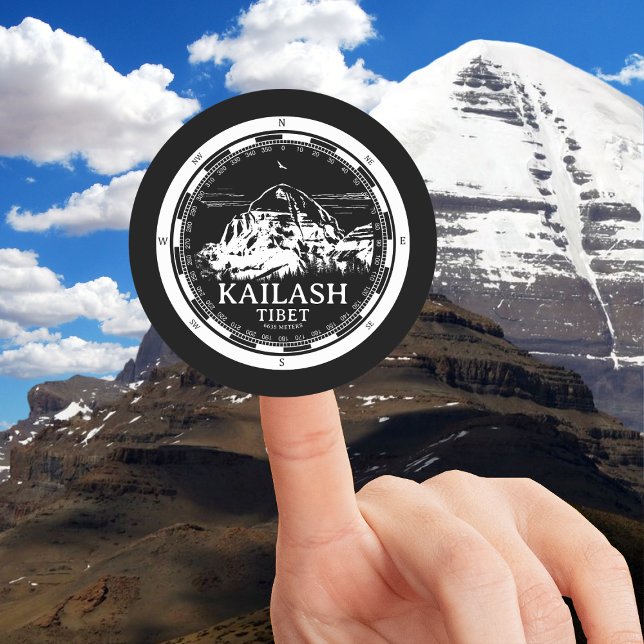 Sticker Rond Mont Kailash - Gang Rinpoché Tibet (Mount Kailash - Gang Rinpoche Round Sticker in Back with a white compass and mountain illustration)