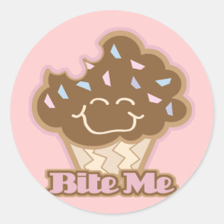 Sticker Rond mordre-moi chocolat cupcake