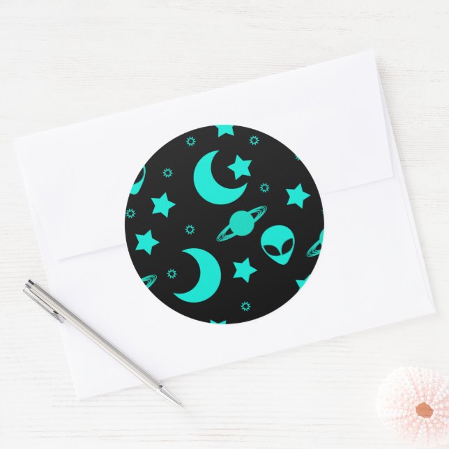 Sticker Rond Motif Alien turquoise avec étoiles et lunes (Enveloppe)
