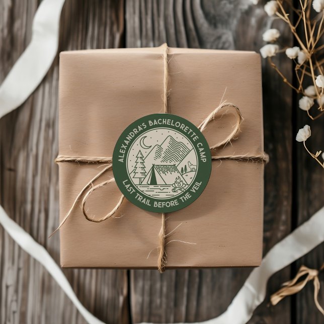 Sticker Rond Mountain Camping Week-end Bachelorette (Mountain Camping Weekend Bachelorette Classic Round Sticker)