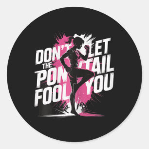 Sticker Rond Ne vous laissez pas tromper par la queue de cheval