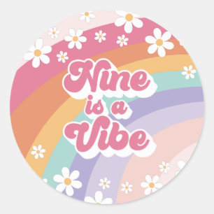 Sticker Rond Neuf est une ambiance rétro arc-en-ciel 9e anniver