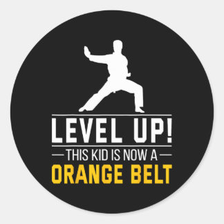 Sticker Rond Niveau supérieur ! Cet enfant est maintenant un ce