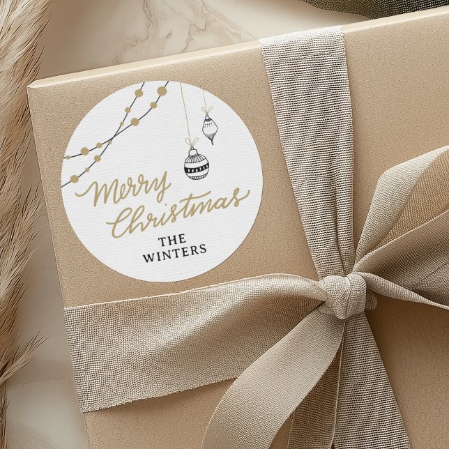 Sticker Rond Noël Moderne Personnalisé Noir et Or (Modern Personalized Black and Gold Hand-Drawn Baubles Christmas Sticker for Presents and Envelopes)