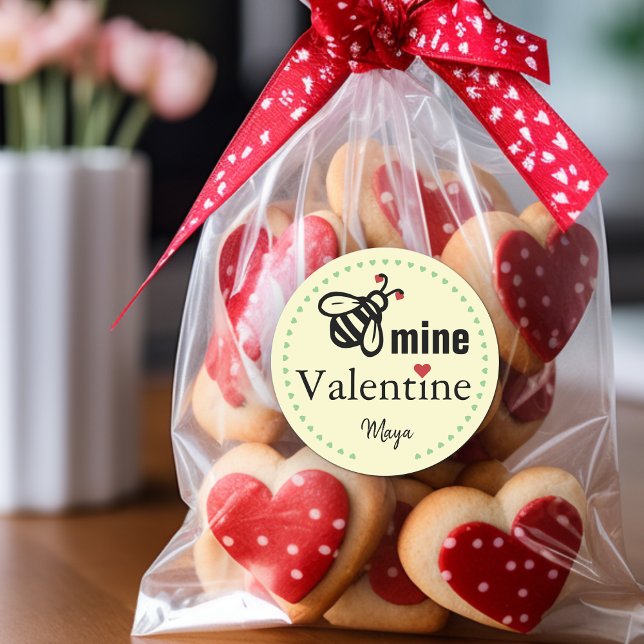 Sticker Rond Nom de faveur de la Saint-Valentin Bee Mine (Bee Mine Valentine Favor Name Classic Round Sticker)
