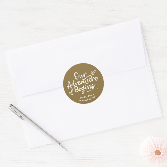 Sticker Rond Notre Aventure Commence Le Mariage Économisez La D (Enveloppe)