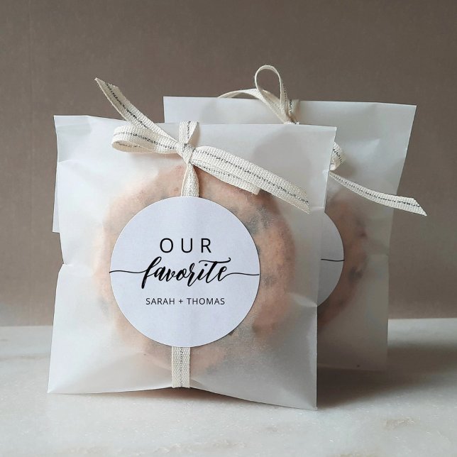 Sticker Rond Notre cadeau favori de calligraphie moderne (Créateur téléchargé)