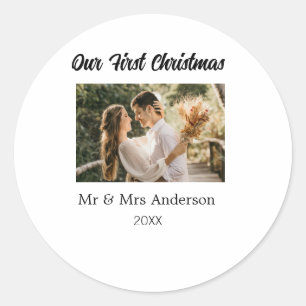 Sticker Rond Notre première photo de couple de Noël nom M. et M