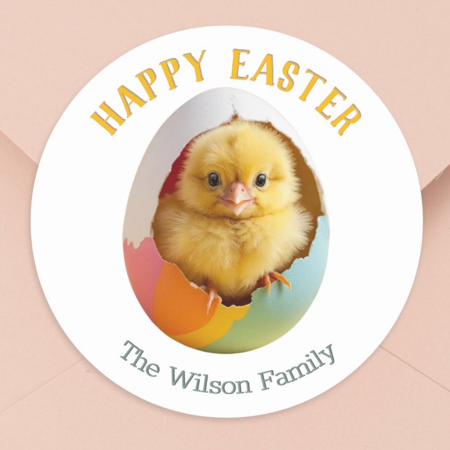 Sticker Rond OEuf de Pâques coloré à l'éclosion de poussins (A personalized sticker with cute Easter chick hatching from a colorful egg with Happy Easter message)