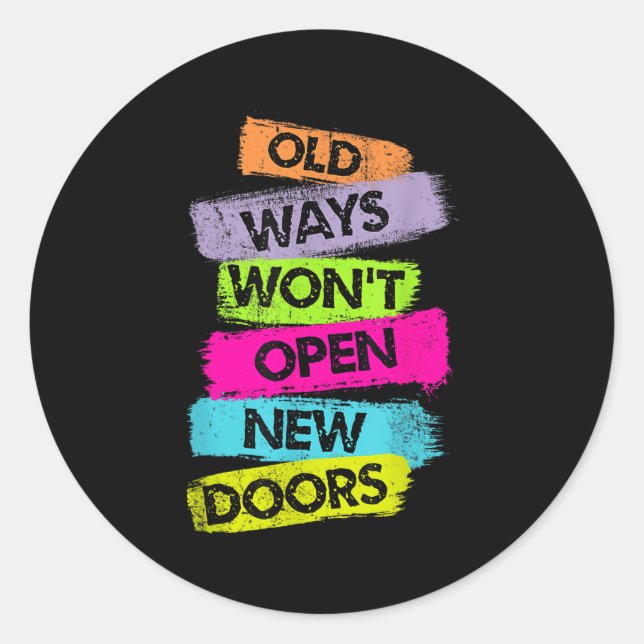 Sticker Rond Old Ways Won't Open New Doors Motivational Quotes  (Devant)
