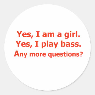 Sticker Rond oui je suis fille texte ne jouer basse rouge