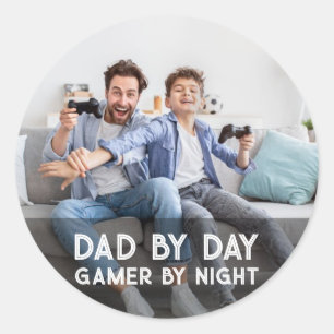 Sticker Rond Papa Par Jeu De Jour Par Fils De Nuit Et Papa Fête