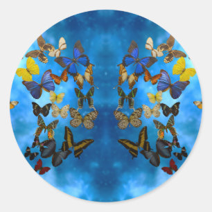 Sticker Rond Papillons colorés volant au-dessus des nuages bleu