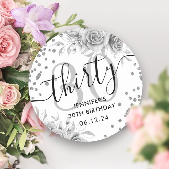 Sticker Rond Parties scintillant florale d'argent 30e anniversa (Silver Floral Glitter 30th Birthday Script Classic Round Sticker)