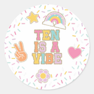Sticker Rond Patch Preppy Ten est une Vibe 10e Anniversaire