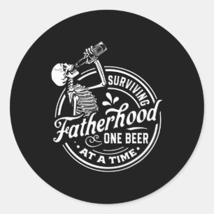 Sticker Rond Patrie Une Bière À La Fois Drôle Fête des pères