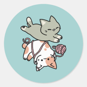 Sticker Rond Pattes et Jeux – Illustration de Chat Adorable