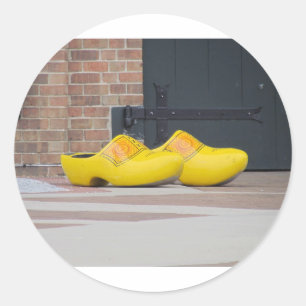 Sticker Rond Pella, Iowa, Chaussures hollandaises en bois jaune
