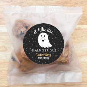 Sticker Rond Petit Boom presque dû Ghost Halloween Baby shower