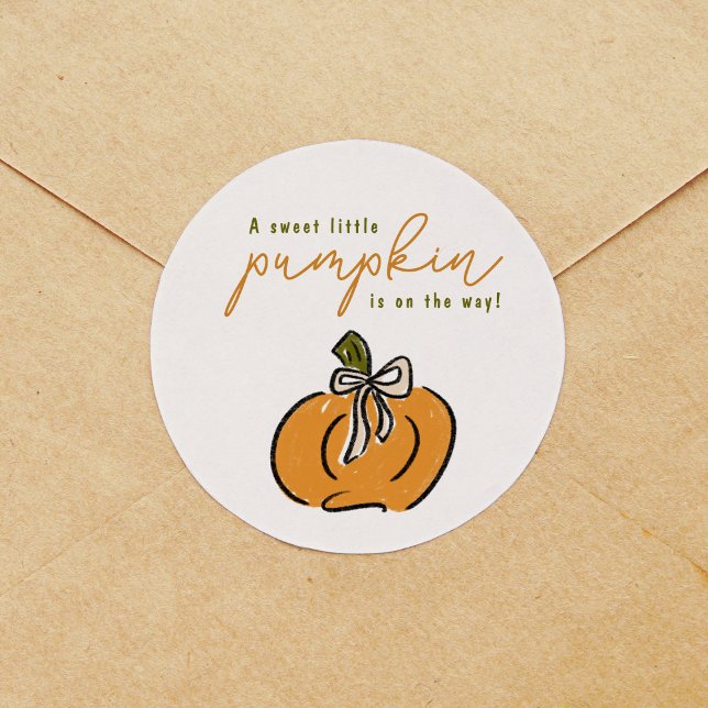 Sticker Rond Petit Citrouille Sur Le Chemin Baby shower (Cute little pumpkin on the way Baby Shower round sticker.)