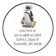 Petit Penguin portant un engin de hockey