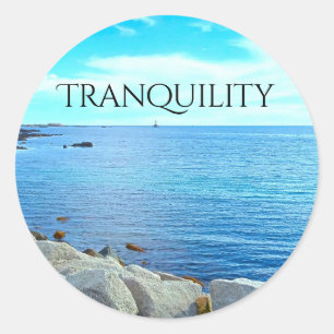 Sticker Rond Photo de mer bleue tranquille avec ciel azur