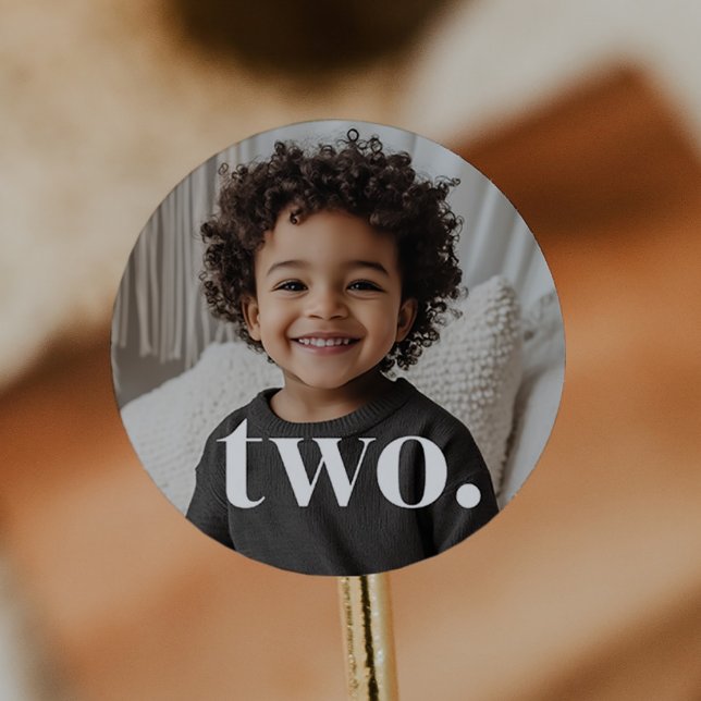 Sticker Rond Photo du 2e anniversaire - deux (Zazzle 2nd Birthday Photo - two Classic Round Sticker)