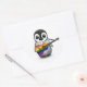 Sticker Rond Pingouin de bébé jouant la guitare de drapeau (Enveloppe)