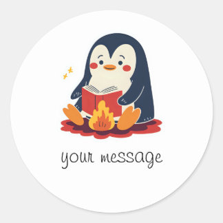 Sticker Rond Pingouin lisant un livre près d'une cheminée