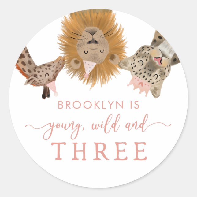 Sticker Rond Pink Young Wild et Three Safari Anniversaire Party (Devant)