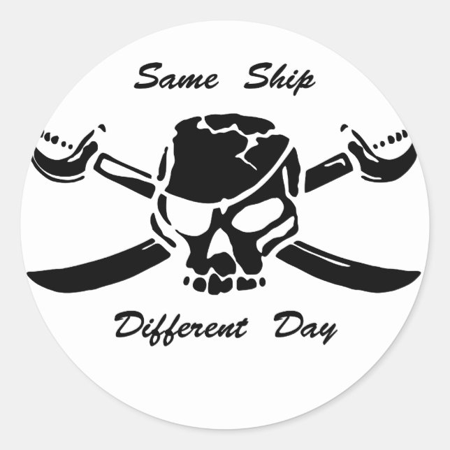 Sticker Rond Pirates Jolly roger Même navire Jour différent (Devant)