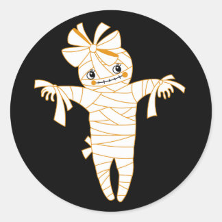 Sticker Rond poupée vaudou mignonne à la momie tour d'halloween