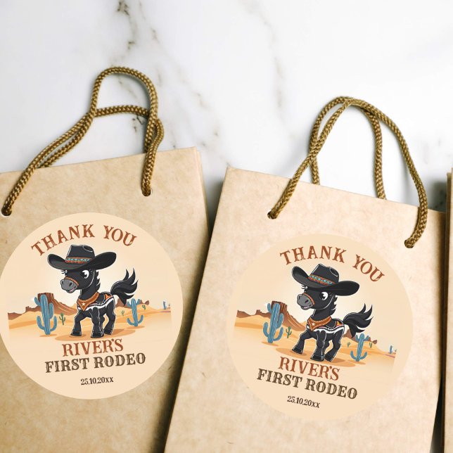 Sticker Rond Premier Rodeo cowboy bébé cheval fête d'anniversai (First rodeo birthday party thank you favor stickers cute cowboy horse stickers favor gift stickers)
