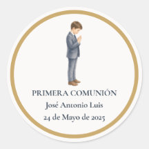 Première communion garçon priant