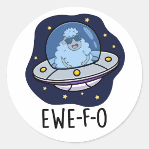 Sticker Rond Pun drôle d'Ewe-F-O sur un OVNI 