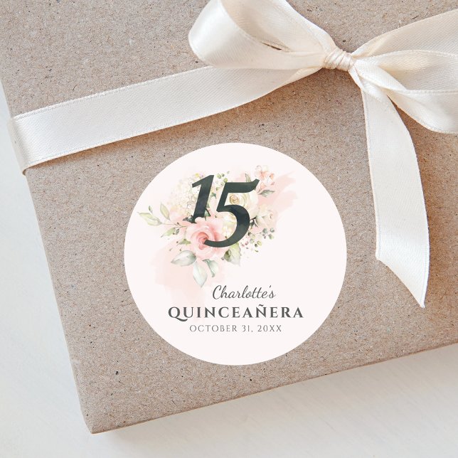 Sticker Rond Quinceanera Floral rose 15e anniversaire (Pink Floral Quinceanera 15th Birthday Party Script Round Sticker)