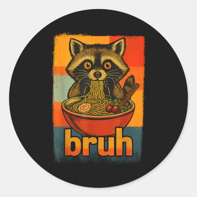 Sticker Rond Raccoon Eating Japanese Ramen Noodles Men Women Ki (Devant)