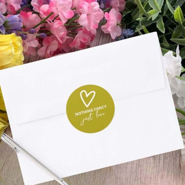 Sticker Rond Rien De Fancy Just Love Super Green Mariage (Nothing Fancy Just Love Groovy Green Wedding Classic Round Stickers from Ricaso. Fun colorful & bold)