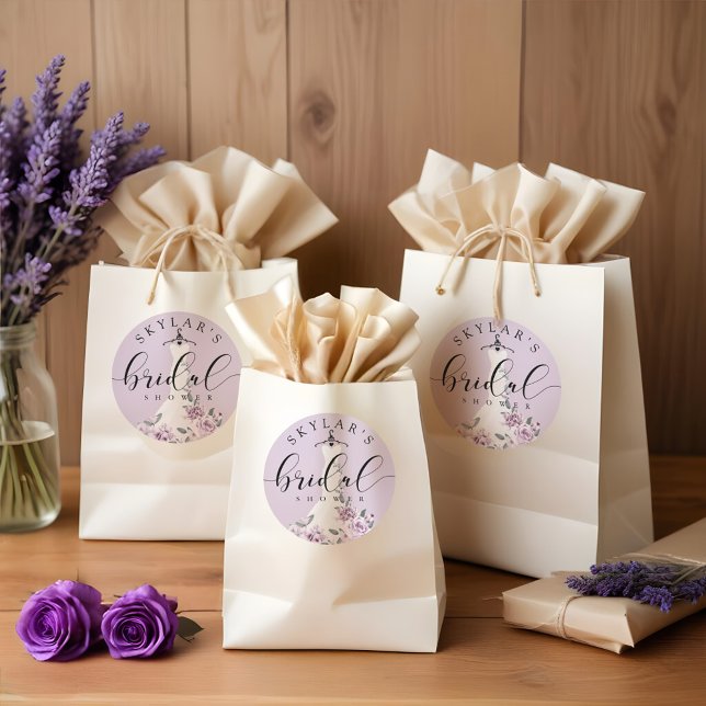 Sticker Rond Robe de mariée blanche aux florales de lavande Cad (Lavender Florals White Wedding Dress Bridal Shower Classic Round Sticker)