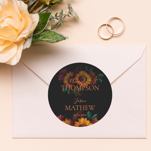 Sticker Rond Rustique Noir Brûlé Orange Joli Mariage Floral (Rustic Black Burnt Orange Pretty Floral Wedding Classic Round Sticker)