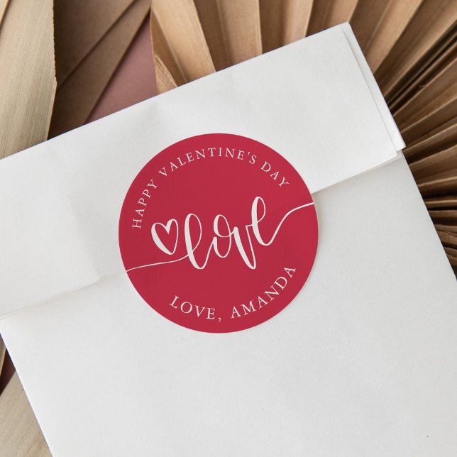 Sticker Rond Saint-Valentin Coeur Love-Lettering à la main Roug (Personalize Valentine's Day stickers for treats or a mailing with red and white love typography.)