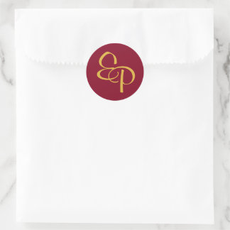 Sticker Rond Sceau d'enveloppe de monogramme jaune sur bordeaux