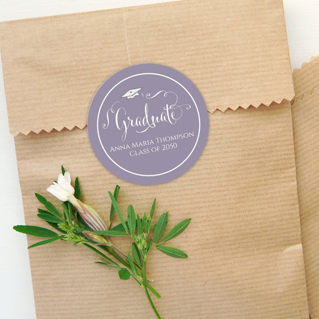 Sticker Rond Script De Calligraphie De Graduation Simple Plutôt (Créateur téléchargé)