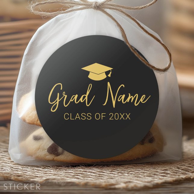 Sticker Rond Script Grad Name avec capuchon de graduation - Bla (Custom Graduation Sticker - Favor Stickers or Envelope Label)