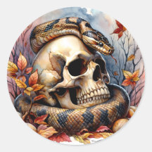 Serpent d'automne autour du crâne
